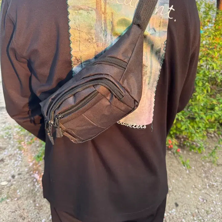 [BUNJANG] Black Sling Bag / 블랙힙색 한쪽으로메는가방 어깨가방 다용도가방 슬링백