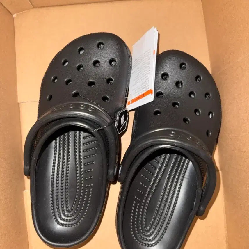 [SOLD OUT] 크록스 클래식 클로그 블랙 240 새상품