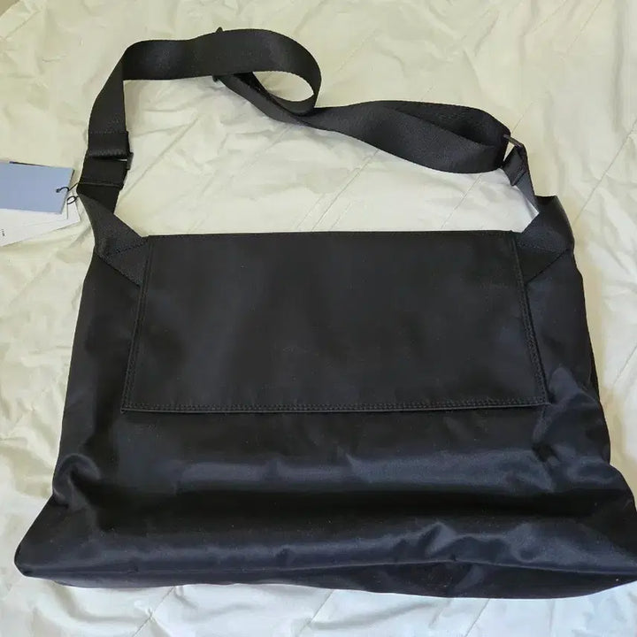 [BUNJANG] HA Archive Nylon Messenger Bag / 하 아카이브 나일론 메신저백