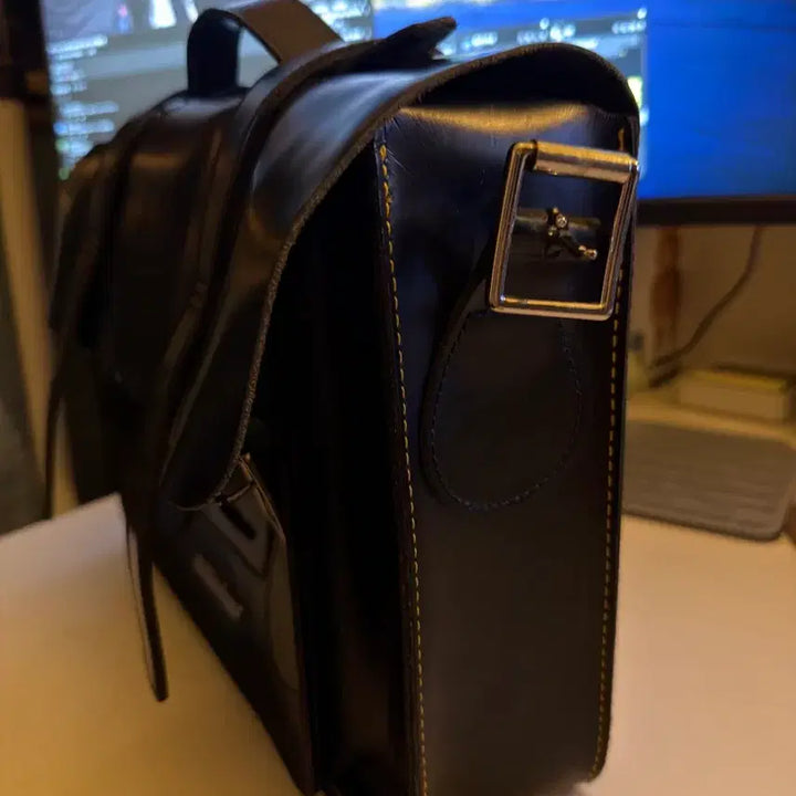 [BUNJANG] Dr. Martens Black Leather 13-inch Satchel Bag / 닥터마틴 블랙 레더 사첼백 13인치