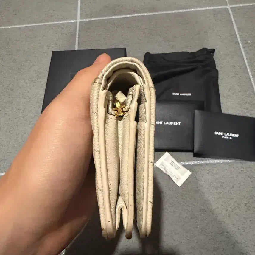 [BUNJANG] Yves Saint Laurent Bifold Wallet / 입생로랑 반지갑