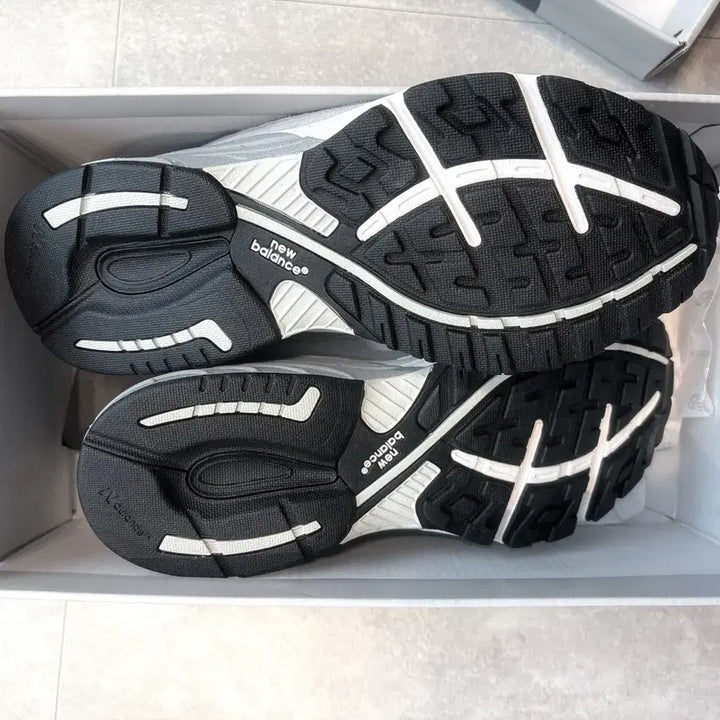 [BUNJANG] New Balance 993 Gray B Standard Sneakers / 뉴발란스993그레이 B스탠다드 240
