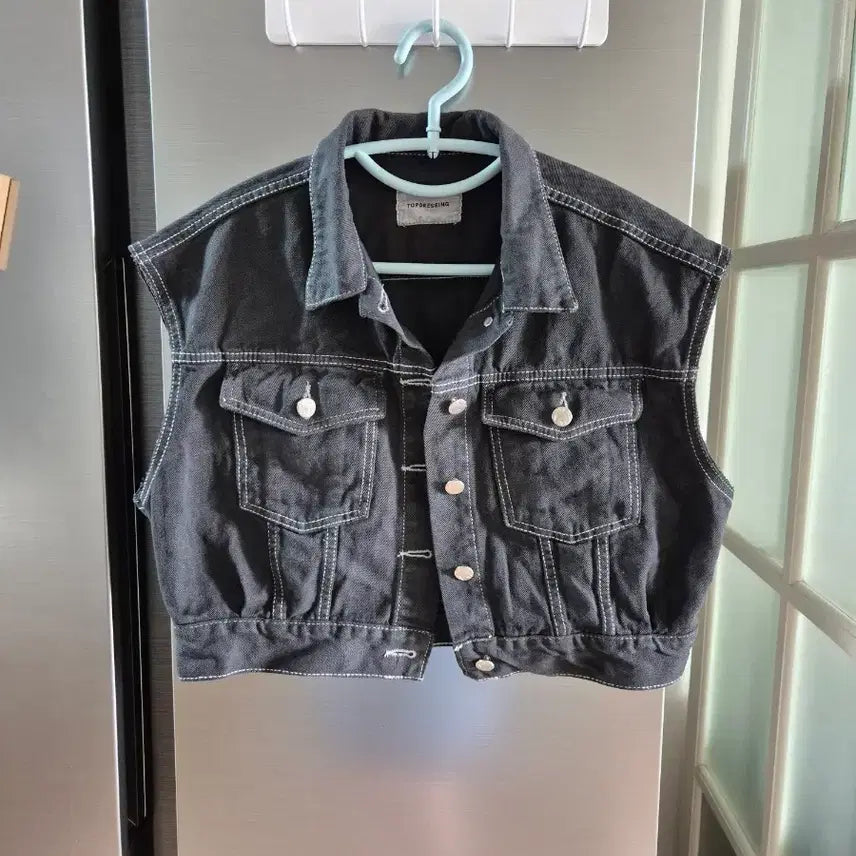 [SOLD OUT] 탑드레싱 흑청 크롭 데님 베스트 (상태 최상)