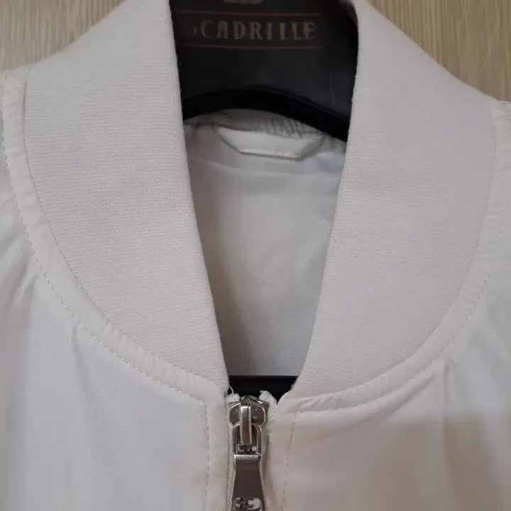 [SOLD OUT] 화이트 봄버 자켓 항공점퍼