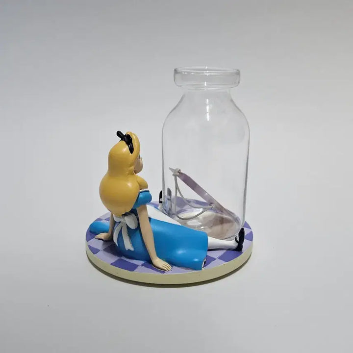 [BUNJANG] Disney Alice in Wonderland "Alice Shrinking" Figure / <7/31까지 할인> 디즈니 앨리스 피규어