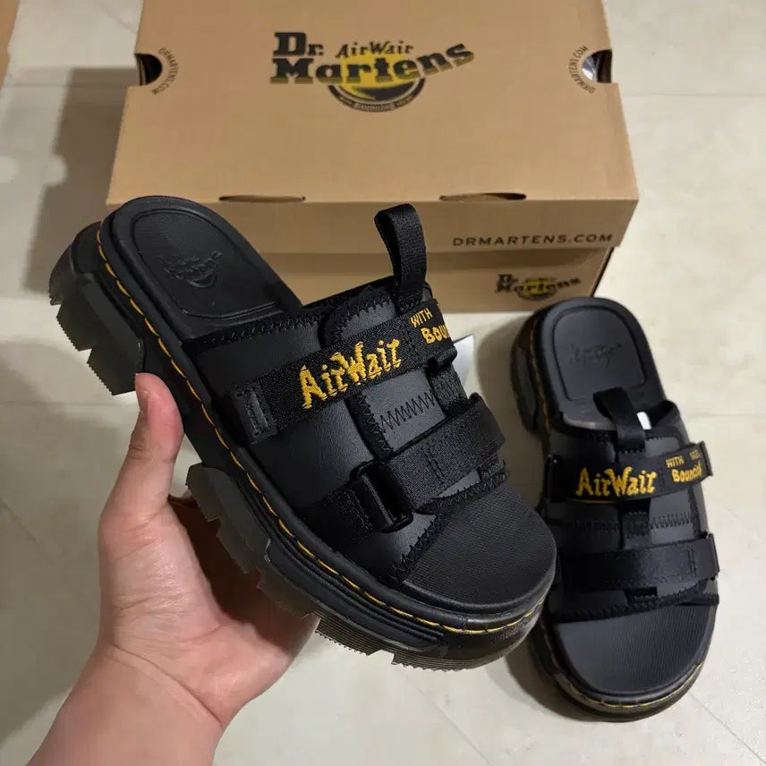 [BUNJANG] Dr. Martens Ace Logo Mild Leather Platform Slides / 새상품(230)닥터마틴 에이스 로고 마일드 레더 스트랩 플랫폼 슬라이드