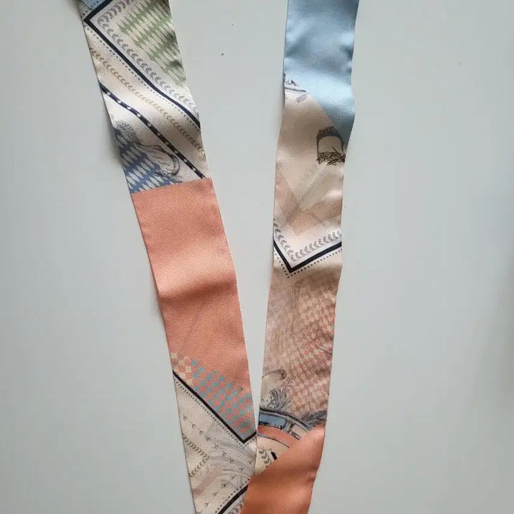 [SOLD OUT] 생럭스 실크 트윌리 쁘띠 스카프
