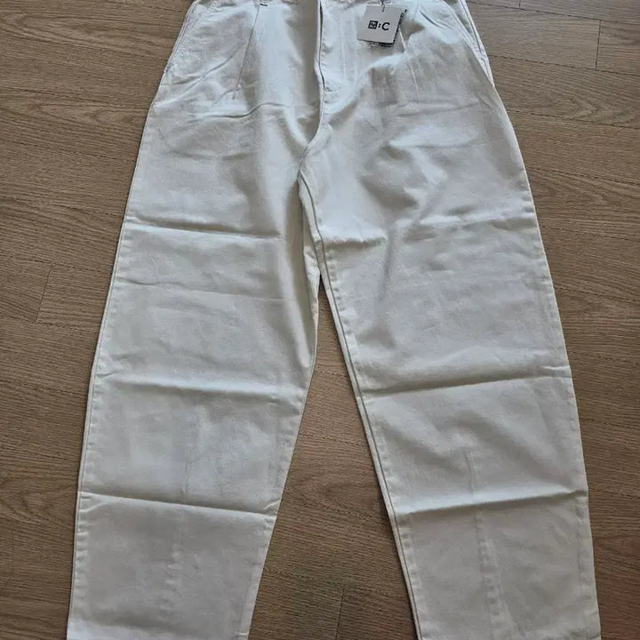 [BUNJANG] Uniqlo C Barrel Pants White L / 유니클로c 배럴팬츠 화이트L