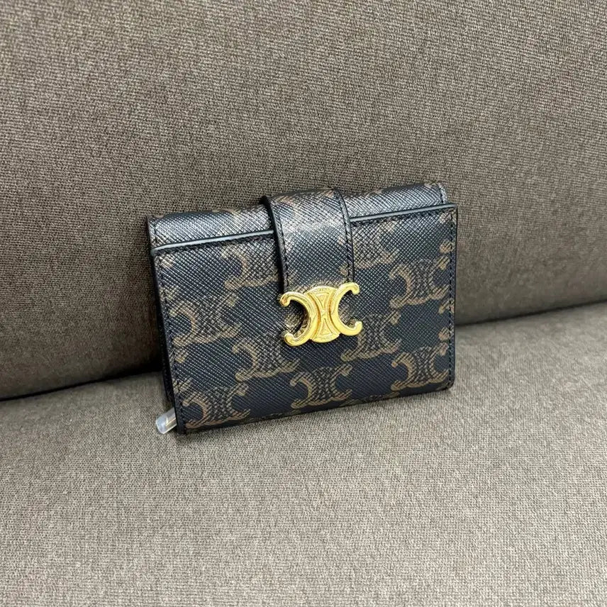 [SOLD OUT] 셀린느 빅투아르 파인 트리옹프 지갑 10M962CQH 04LU