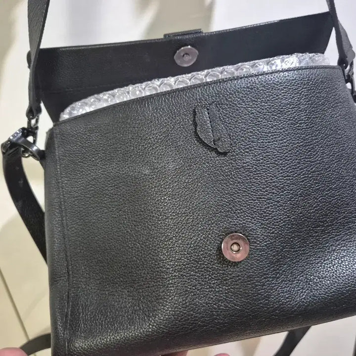 [BUNJANG] Couronne Black Ruffle Shoulder Bag / 쿠론 블랙백