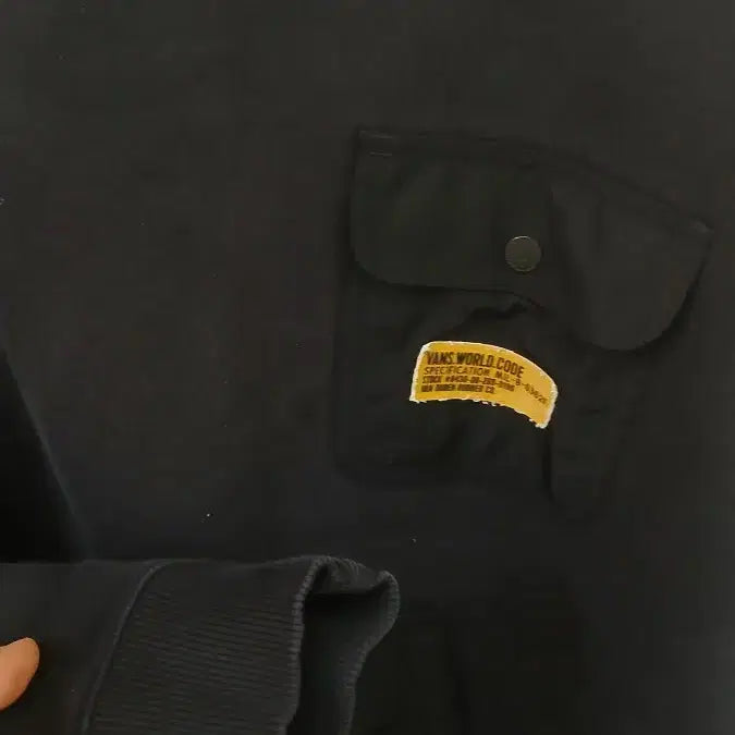 [BUNJANG] Vans Black Sweatshirt (M Size) - Minor Stain / 반스 블랙 맨투맨 M사이즈 앞면손톱만한얼룩 저렴