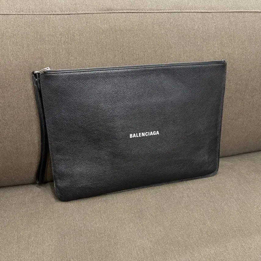 [SOLD OUT] 발렌시아가 스트랩 클러치백
