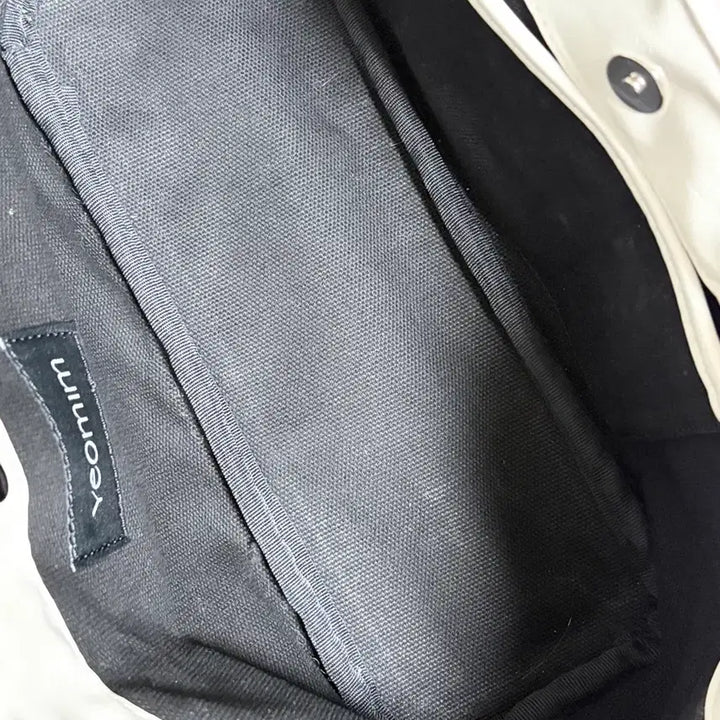 [SOLD OUT] 여밈 벨티드 보트백 오이스터