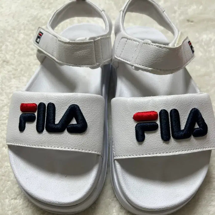 [BUNJANG] FILA White Sandals 220 / 휠라 FILA 흰색  샌들 220