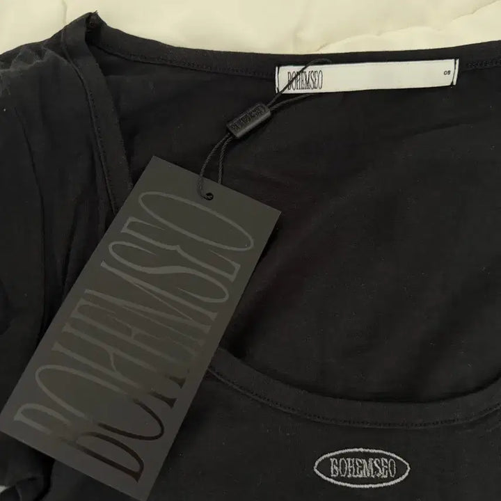 [BUNJANG] Bohemian Seoul Basic Deep V-Neck Long Sleeve Black / (택달린새상품) 보헤미안 서울 베이직 딥 유넥 롱슬리브 블랙