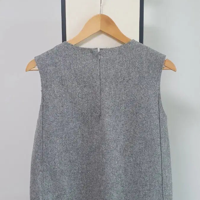 [SOLD OUT] COS 코스 그레이 민소매 조끼 블라우스