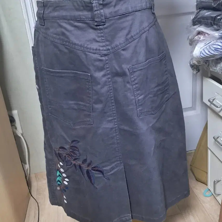 [BUNJANG] Oillily Embroidered Skirt / 오일릴리 자수 스커트 36(55~66)