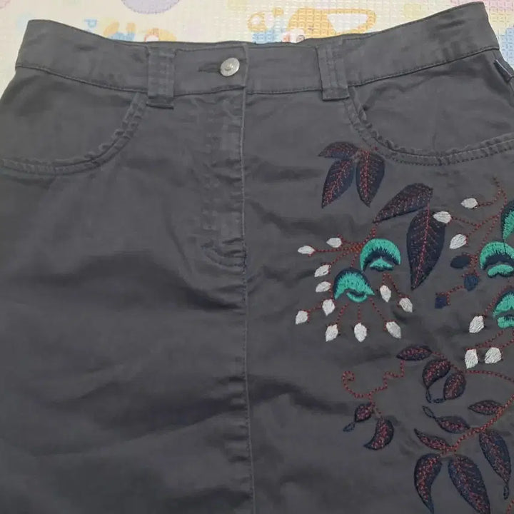 [BUNJANG] Oillily Embroidered Skirt / 오일릴리 자수 스커트 36(55~66)