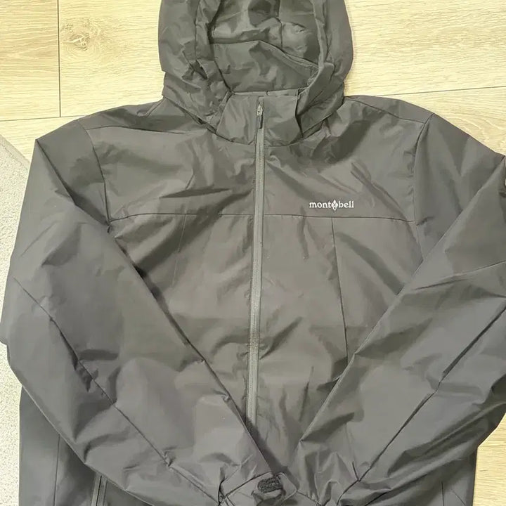 [SOLD OUT] 몽벨 바람막이 105