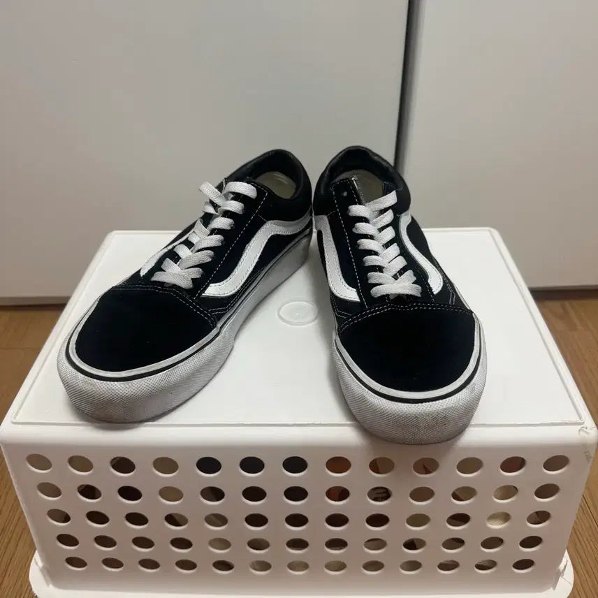 [BUNJANG] Vans Old Skool Black Sneakers / 235 반스 올드스쿨 블랙