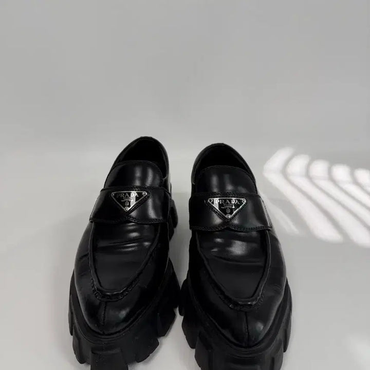 [BUNJANG] Prada Monolith Brushed Leather Loafers (Size 39) / 프라다 모놀리스 브러시드 레더 로퍼 39
