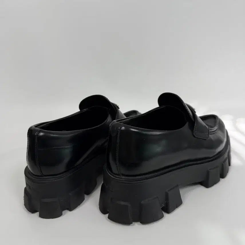 [BUNJANG] Prada Monolith Brushed Leather Loafers (Size 39) / 프라다 모놀리스 브러시드 레더 로퍼 39