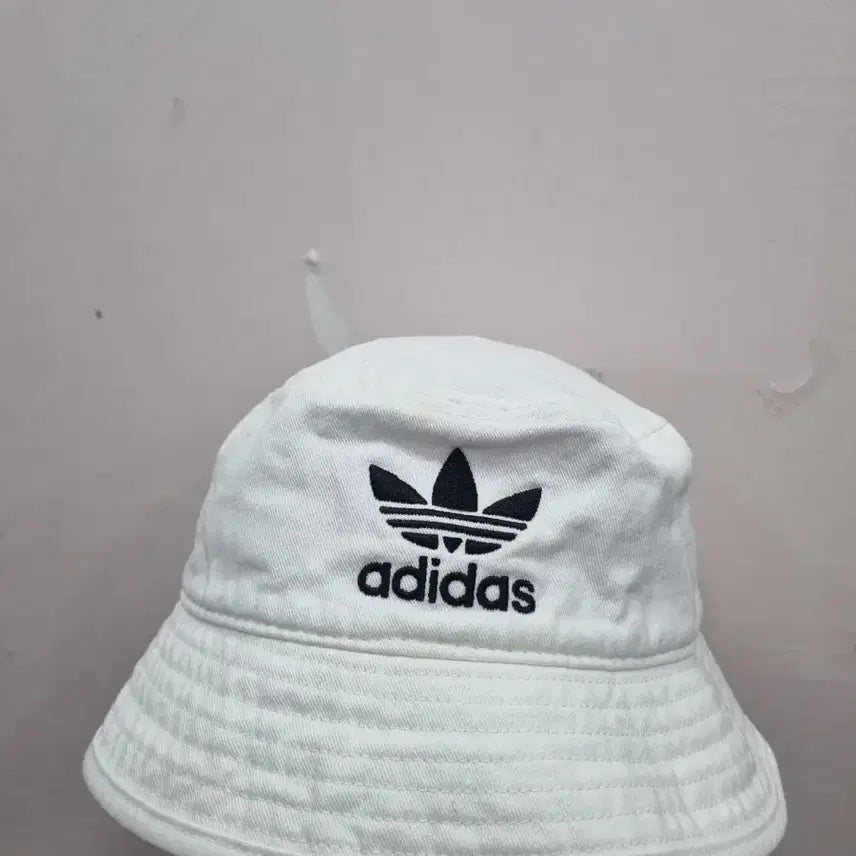 [SOLD OUT] 아디다스 흰색 벙거지 모자 57cm
