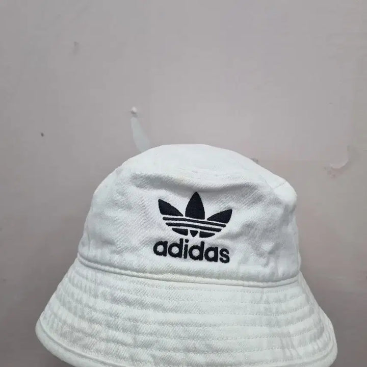 [SOLD OUT] 아디다스 흰색 벙거지 모자 57cm