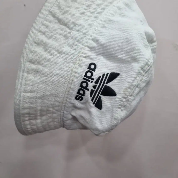 [SOLD OUT] 아디다스 흰색 벙거지 모자 57cm