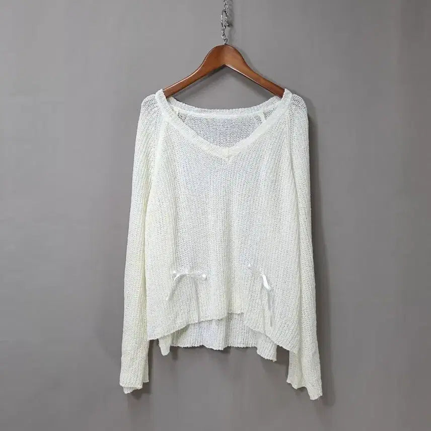 [SOLD OUT] 아이보리화이트 브이넥 니트