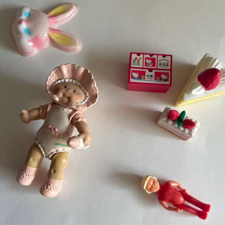 [BUNJANG] 1984s Beige Bonnet Cabbage Patch Kid Figure / 1984s/레어한 베이지컬러 보넷 양배추피규어(rare)