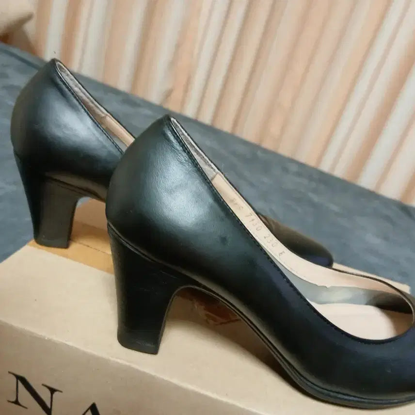 [BUNJANG] NAZENA Black Pumps Heels 230mm / NAZENA 나즈나 블랙  펌프스힐  230 굽7cm 구두
