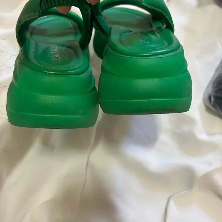 [BUNJANG] Escargot Green Bending Sandals (Size 230) / 에스까르고 그린 밴딩 샌들 230