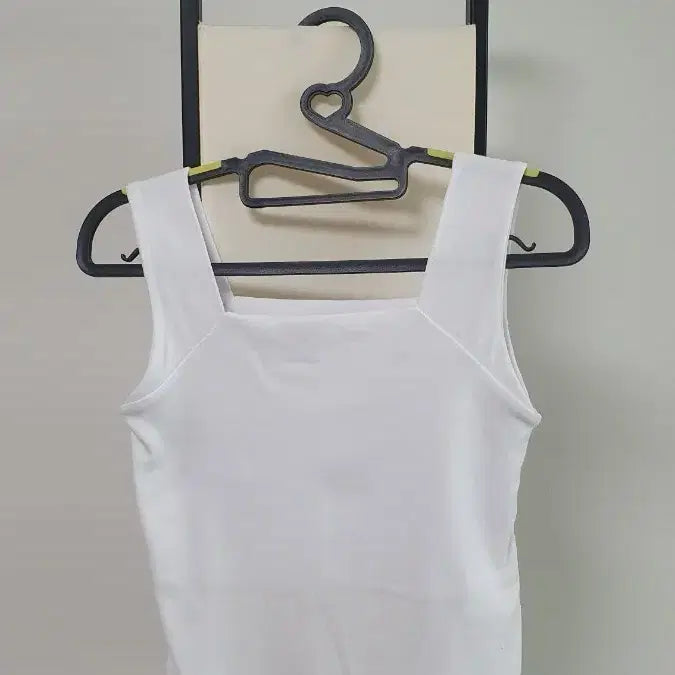 [SOLD OUT] 화이트 스퀘어넥 민소매 티셔츠