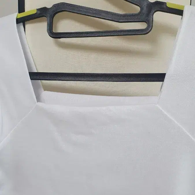 [SOLD OUT] 화이트 스퀘어넥 민소매 티셔츠