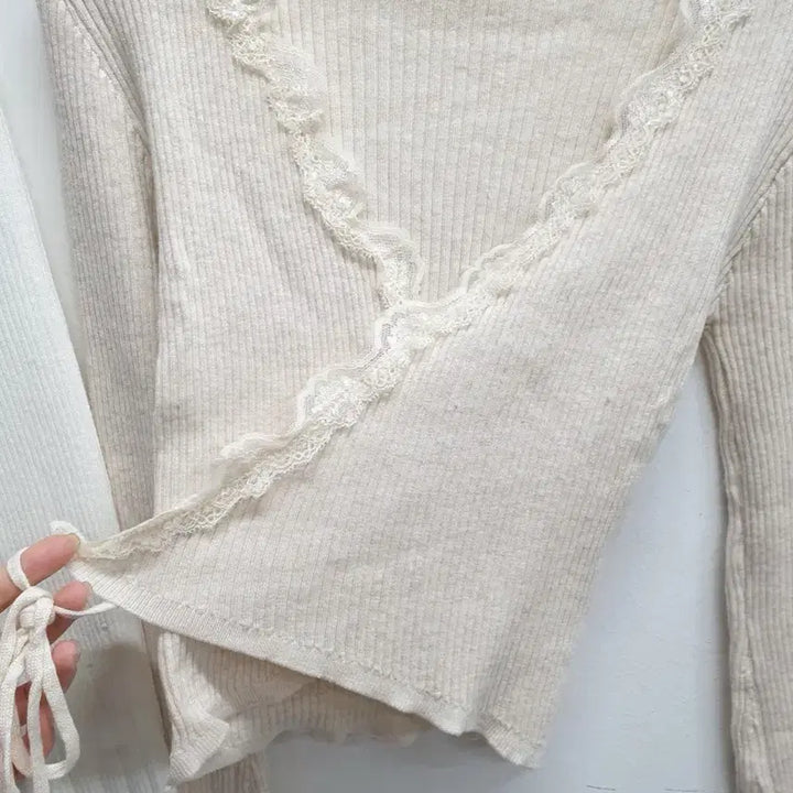[BUNJANG] Oatmeal Lace Wrap Knit Top / 오트밀 레이스 랩 니트