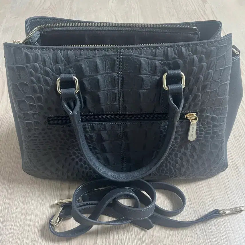 [BUNJANG] Pierre Cardin Leather Handbag / 피에르가르뎅 가방 소가죽