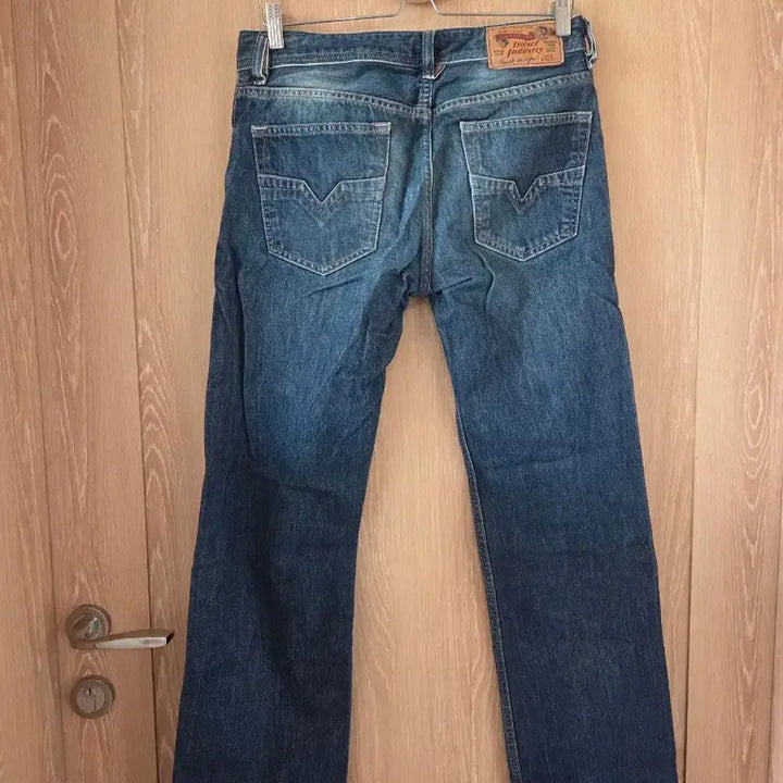 [SOLD OUT] 디젤 라키LARKEE 남성 청바지 29