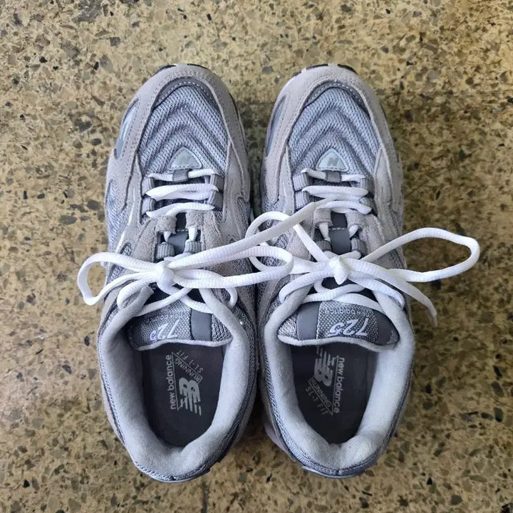 [BUNJANG] New Balance 725 Gray Sneakers / 뉴발란스 725 그레이 운동화