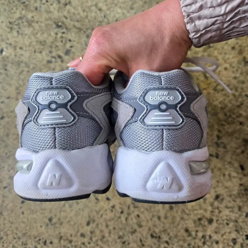 [BUNJANG] New Balance 725 Gray Sneakers / 뉴발란스 725 그레이 운동화