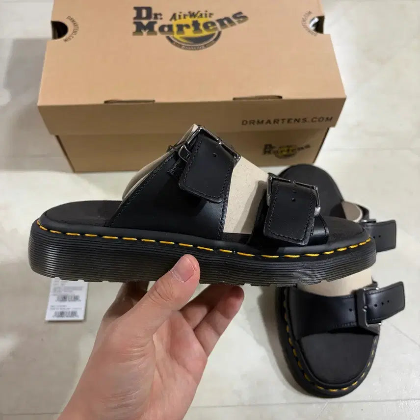 [BUNJANG] Dr. Martens Joseph Analine Leather Buckle Slide Sandals / 새상품(230)닥터마틴 조세프 아날린 레더 버클 슬라이드 샌들