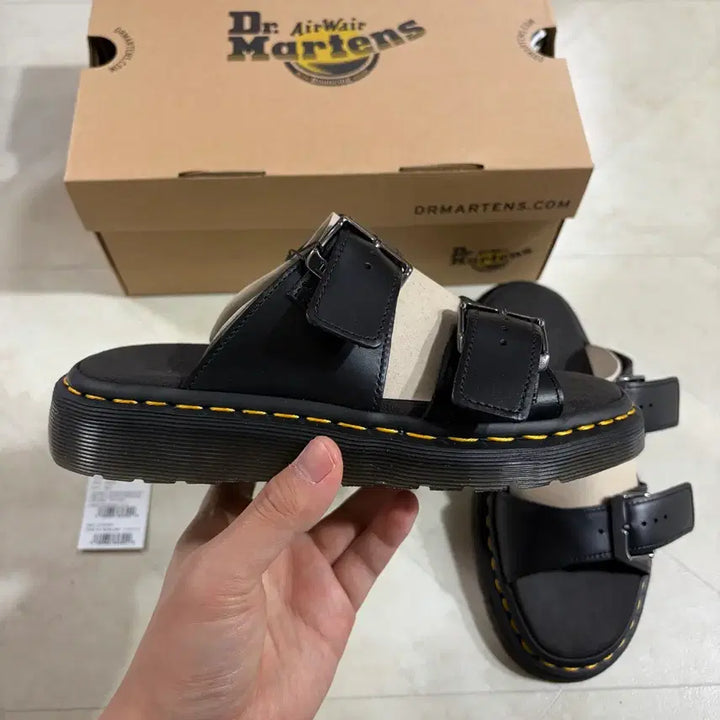[BUNJANG] Dr. Martens Joseph Analine Leather Buckle Slide Sandals / 새상품(230)닥터마틴 조세프 아날린 레더 버클 슬라이드 샌들