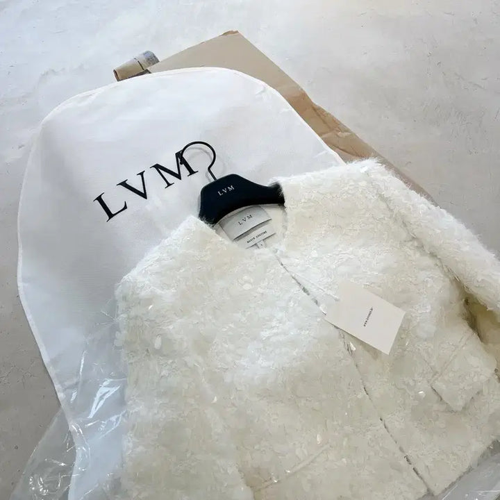 [BUNJANG] LVM Lovemin Swan Tweed Jacket Ivory / 새상품) LVM 러브민 스완 최미나수 트위드 자켓 아이보리