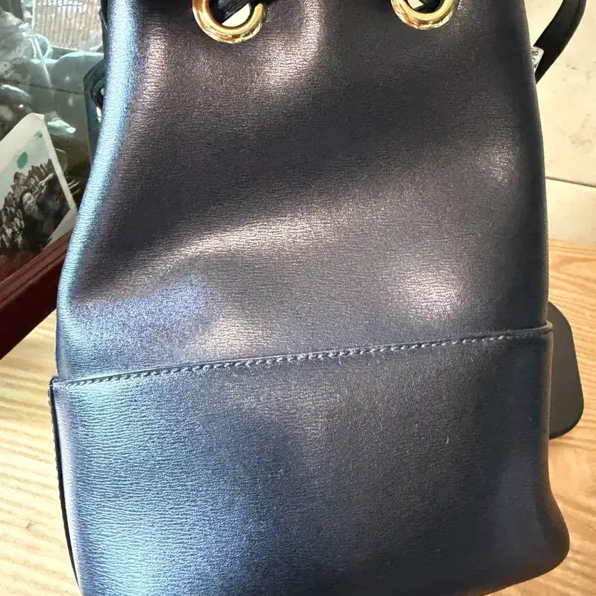 [SOLD OUT] 페레가모 블랙 레더 미니 버킷백