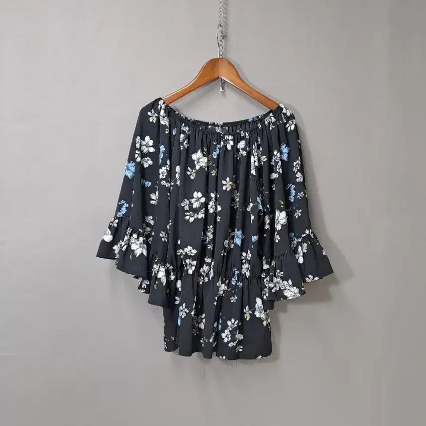 [BUNJANG] Floral Pattern Off-Shoulder Blouse / 플라워 패턴 오프숄더 블라우스