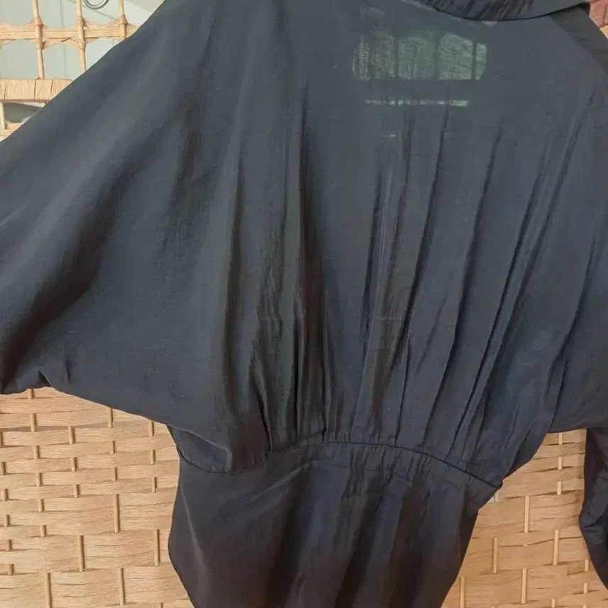 [BUNJANG] Black Wrap Blouse / 블랙 랩 스타일 블라우스