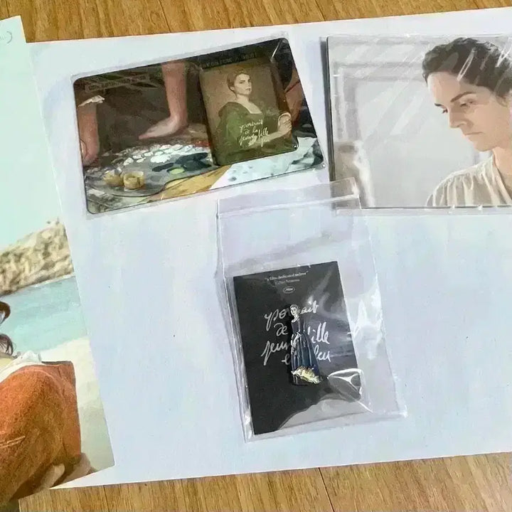 [BUNJANG] Portrait of a Lady on Fire Merchandise Bundle / 타오르는 여인의초상 뱃지 1차2차패키지 아티스트 포스터 렌티큘러엽서마그넷