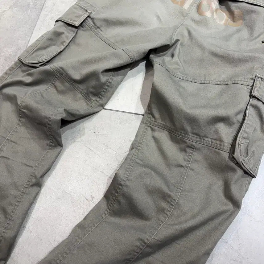 [SOLD OUT] 일본판 아디다스 백로고 카고팬츠