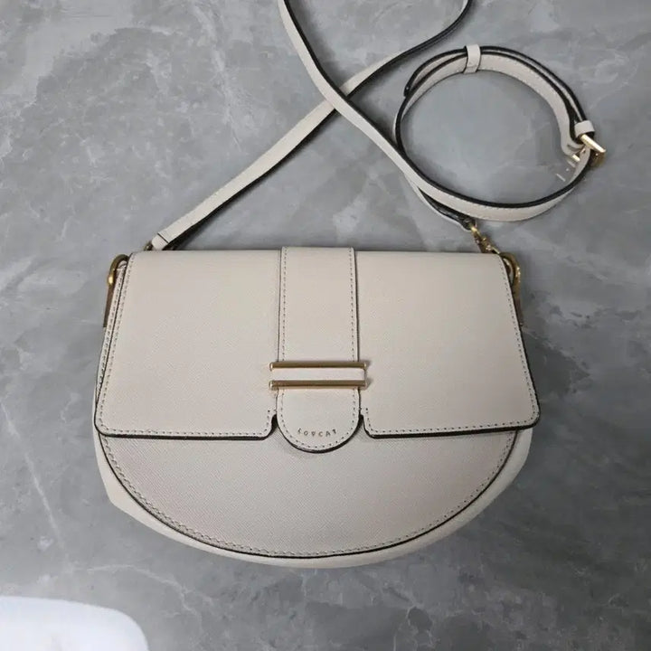 [BUNJANG] Lovecat Ivory Mini Crossbody Bag / 러브캣 아이보리 미니 크로스백