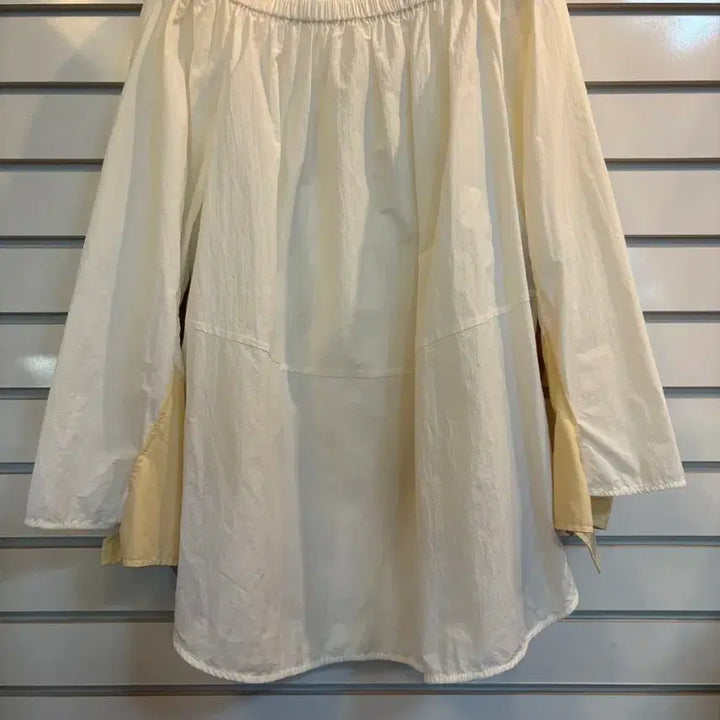 [SOLD OUT] 시스템 컬러 블록 오프숄더 블라우스